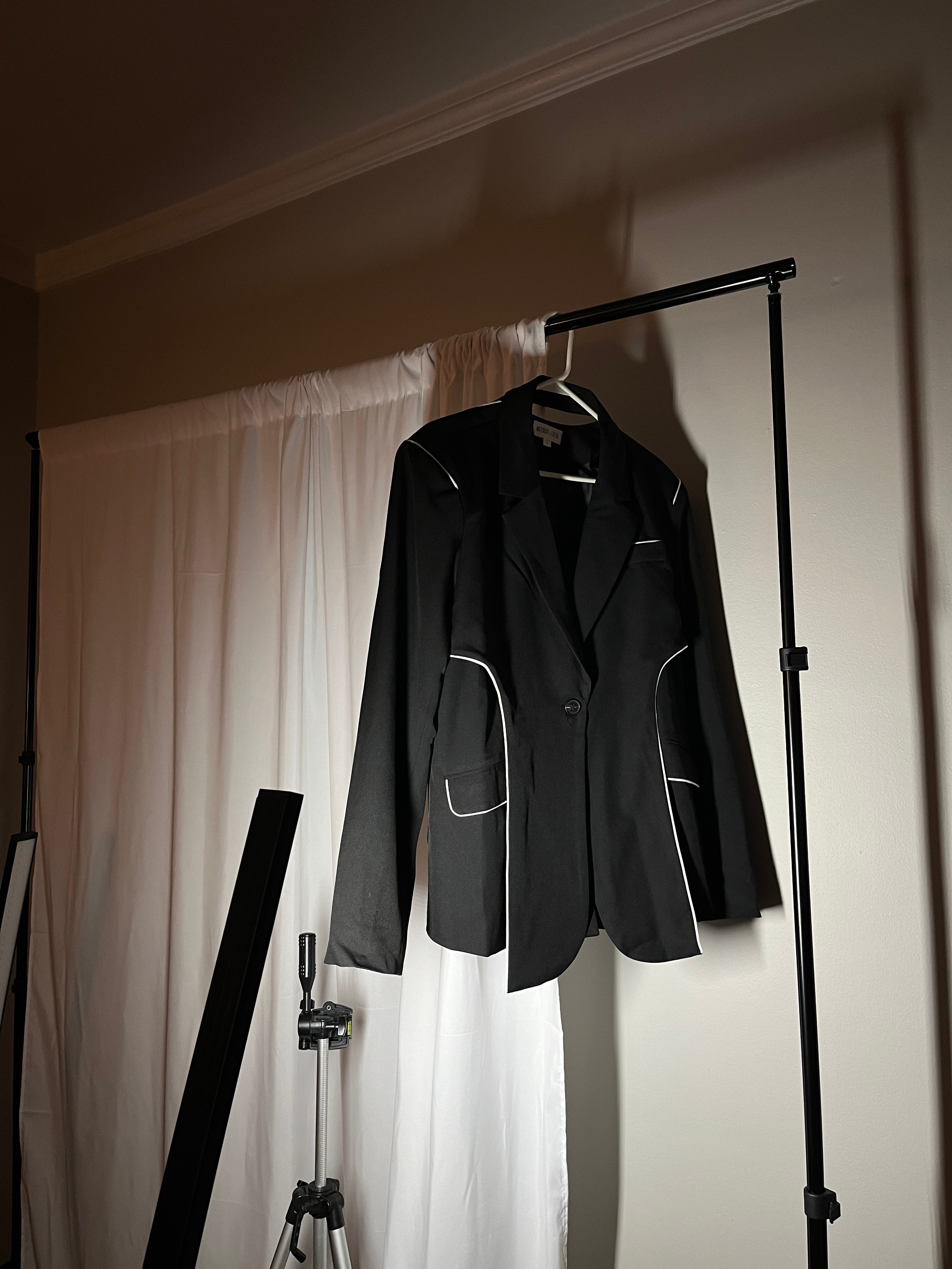 How to Layer an Oversized Blazer Without Looking Bulky