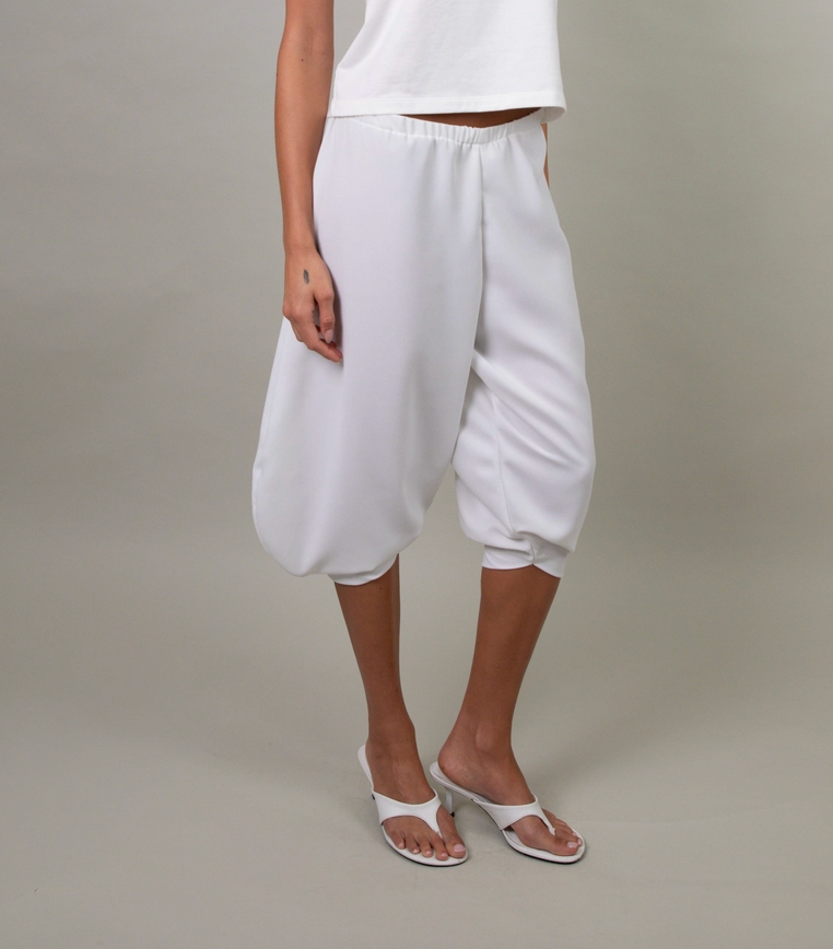 White Baloon Capri Pant